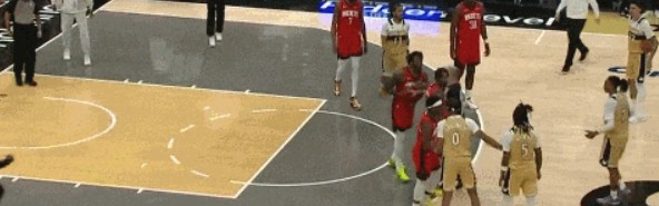 确认了！交易首秀！NBA第一个转会球星