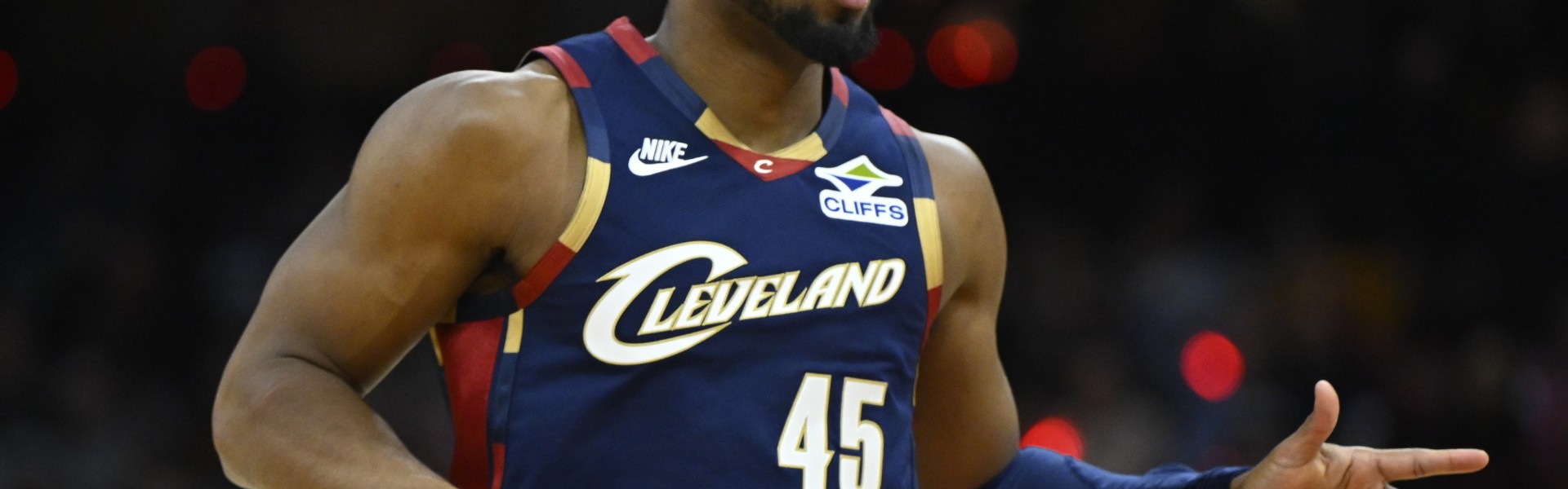 开云官网-持续稳定输出！米切尔半场10中5&amp;三分5中2拿到12分4助攻